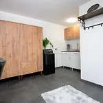 Livemore24 - 1 In Wlan - Smart-tv - 24-7 Check-in Und Kueche Lägenhet *